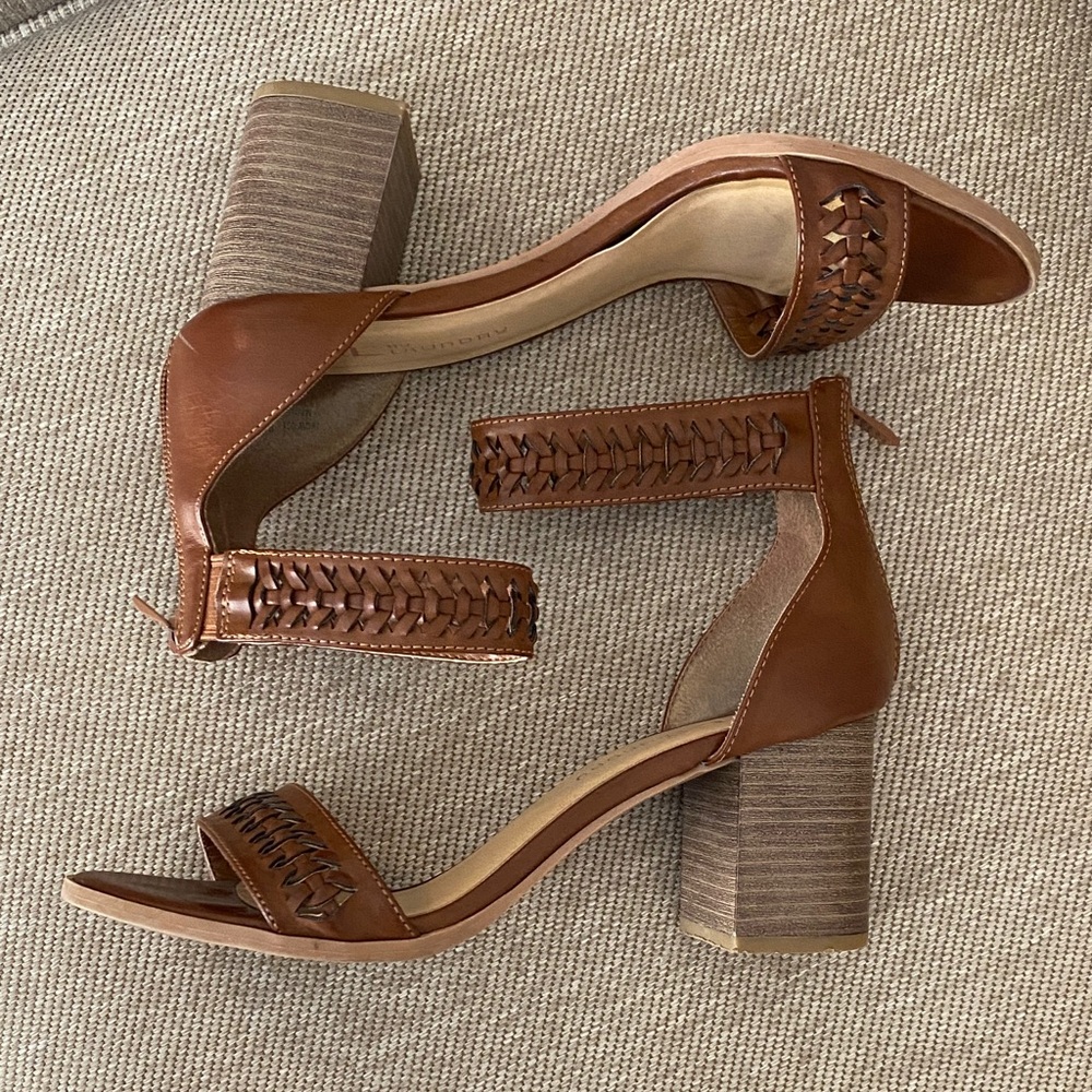 Chinese Laundry Tan Braided Ankle Strap Block Heel Sandals - Picture 2 of 7
